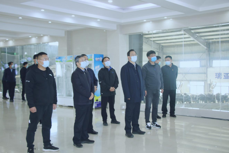 河南省人大常委會(huì)黨組書記、副主任孔昌生蒞臨花花牛魯山瑞亞牧場(chǎng)參觀調(diào)研